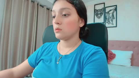 Sarahs Room online show from May 27, 2026, 12:40 am