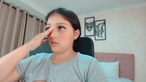 Sarahs Room online show from July 7, 2026, 12:02 am