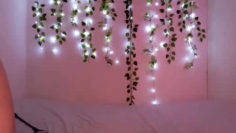 Moon online show from October 20, 2025, 2:23 am