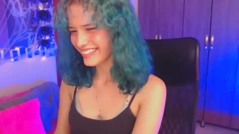 Snapshot of littlenami_ chatting on October 14, 2025, 8:09 pm LAUREN online show from October 14, 2025, 8:09 pm