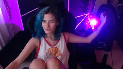 Snapshot of littlenami_ chatting on October 24, 2025, 7:43 pm LAUREN online show from October 24, 2025, 7:43 pm