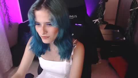 Snapshot of littlenami_ chatting on October 31, 2025, 6:42 pm LAUREN online show from October 31, 2025, 6:42 pm