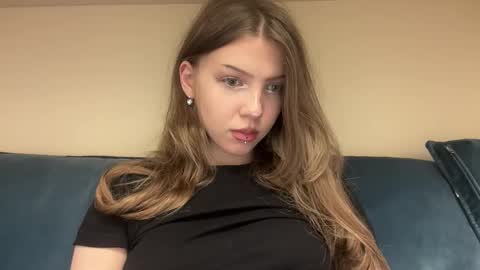 Snapshot of littleprincess3000 chatting on April 8, 2026, 8:42 pm littleprincess3000 online show from April 8, 2026, 8:42 pm