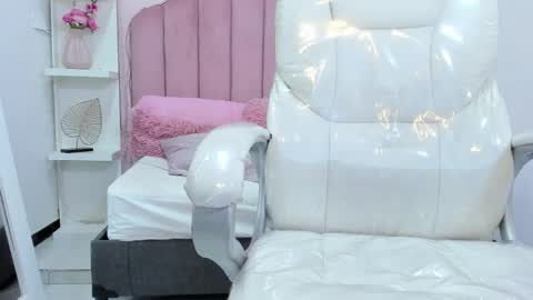 Snapshot of littlesofii chatting on October 1, 2025, 12:05 am  sofii  online show from October 1, 2025, 12:05 am