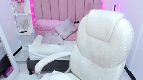 Snapshot of littlesofii chatting on October 2, 2025, 9:11 pm  sofii  online show from October 2, 2025, 9:11 pm