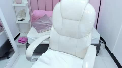 Snapshot of littlesofii chatting on October 6, 2025, 11:02 pm  sofii  online show from October 6, 2025, 11:02 pm