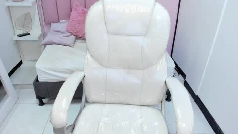 Snapshot of littlesofii chatting on November 7, 2025, 10:21 pm sofii online show from November 7, 2025, 10:21 pm