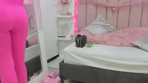 Snapshot of littlesofii chatting on January 6, 2026, 8:23 pm sofii online show from January 6, 2026, 8:23 pm