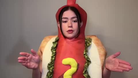 Little Sugar Pea  online show from October 31, 2025, 7:26 pm