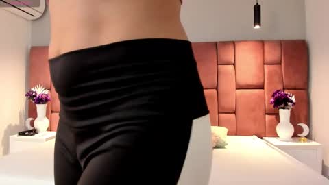 littlevaale online show from September 30, 2025, 10:42 am