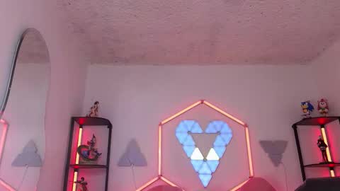 littlevixen18 online show from February 4, 2026, 2:23 pm