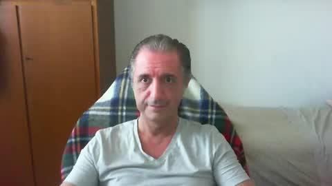 liuk53 online show from May 12, 2026, 12:35 pm