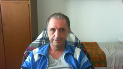 liuk53 online show from May 17, 2026, 12:23 pm