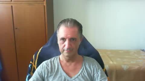 liuk53 online show from May 23, 2026, 12:20 pm