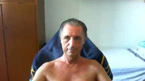 liuk53 online show from May 27, 2026, 1:41 pm