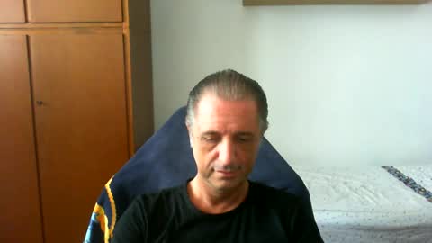 liuk53 online show from June 15, 2026, 12:40 pm