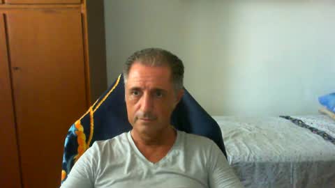 liuk53 online show from June 24, 2026, 12:04 pm