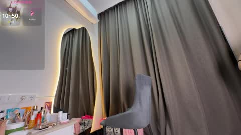 liuli_flower online show from May 4, 2026, 6:53 am