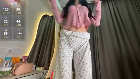 liuli_flower online show from May 17, 2026, 9:44 pm