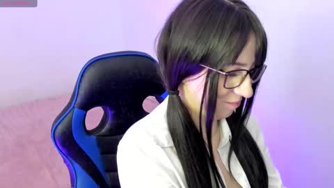 Snapshot of livemakio chatting on October 20, 2025, 3:51 am Liz online show from October 20, 2025, 3:51 am