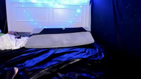 Snapshot of livinsubspace chatting on February 15, 2025, 4:25 am Liv online show from February 15, 2025, 4:25 am