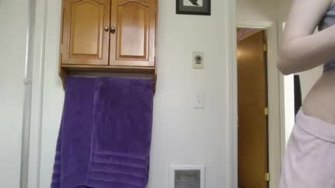 Snapshot of livmirage chatting on October 9, 2025, 9:13 pm Liv Mirage online show from October 9, 2025, 9:13 pm