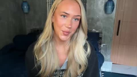 Snapshot of livslifee chatting on February 22, 2026, 3:07 am olivia online show from February 22, 2026, 3:07 am