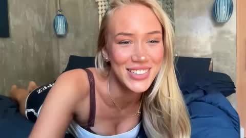 Snapshot of livslifee chatting on March 5, 2026, 3:13 am olivia online show from March 5, 2026, 3:13 am