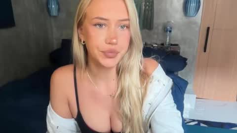 Snapshot of livslifee chatting on March 16, 2026, 1:11 am olivia online show from March 16, 2026, 1:11 am