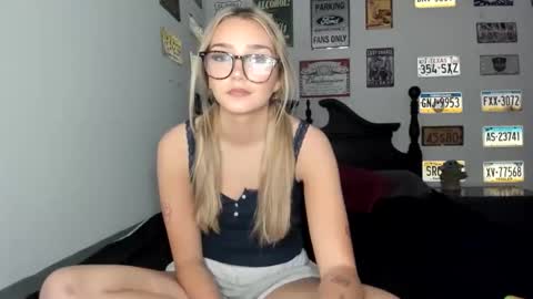 Livvy online show from November 13, 2025, 3:49 am