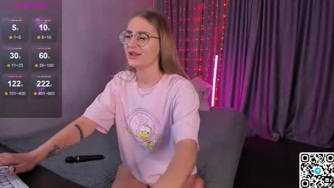 My name is Livy Nice to meet you  Thumbs up please its important online show from September 25, 2025, 5:27 pm