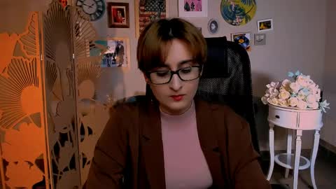 LixeLuna online show from April 8, 2026, 6:24 am
