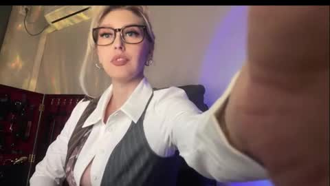 Liya Ray online show from March 22, 2026, 3:37 pm