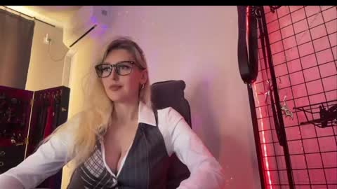 Liya Ray online show from May 7, 2026, 2:44 pm