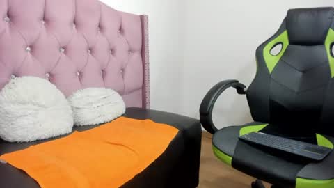 liz_grettel online show from July 27, 2026, 6:37 pm