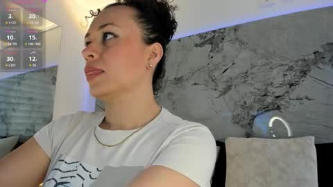 Liz  online show from November 21, 2025, 12:15 pm