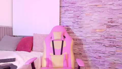 liz_monserrat online show from November 16, 2025, 12:33 pm