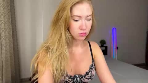 Snapshot of lizabelle_ chatting on October 19, 2025, 1:12 pm Liza online show from October 19, 2025, 1:12 pm