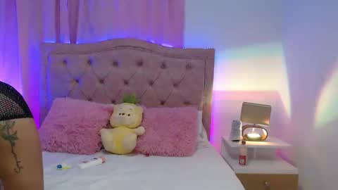 Snapshot of lizbecker_ chatting on October 19, 2025, 3:51 am Liz Becker online show from October 19, 2025, 3:51 am