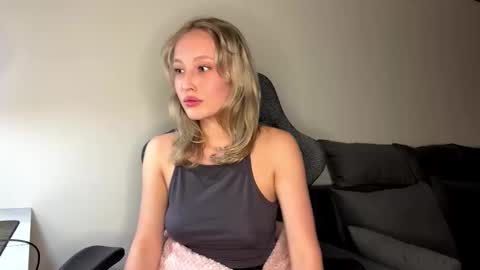 Karolina online show from February 6, 2026, 3:26 pm