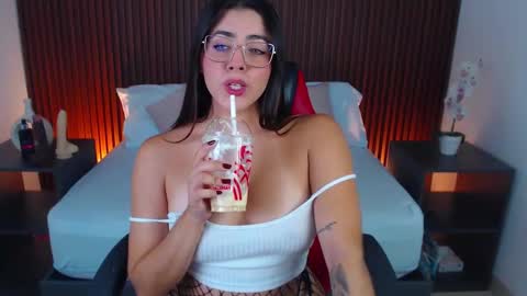 LIZETH online show from February 12, 2025, 4:00 pm