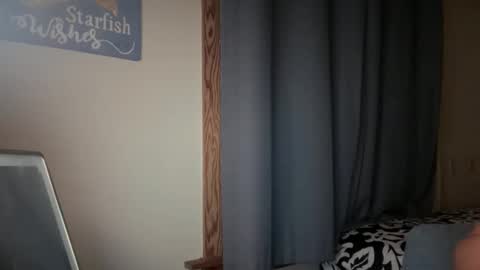 Liz Purr online show from October 22, 2025, 3:23 pm