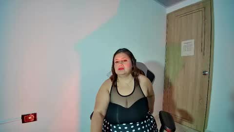 lizz_milf online show from October 27, 2025, 6:17 am