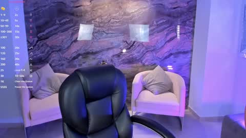 Snapshot of lizzhamilton_ chatting on January 22, 2025, 5:16 am Lizzi  online show from January 22, 2025, 5:16 am