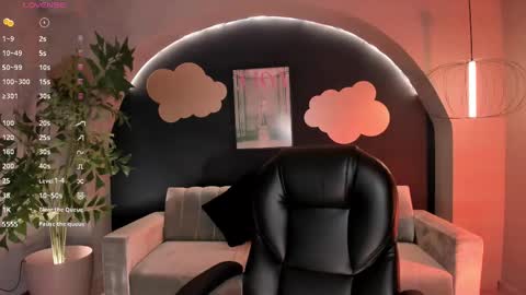 Snapshot of lizzhamilton_ chatting on February 20, 2025, 2:29 am Lizzi  online show from February 20, 2025, 2:29 am