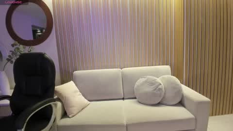 Snapshot of lizzhamilton_ chatting on March 10, 2025, 8:23 pm Lizzi  online show from March 10, 2025, 8:23 pm