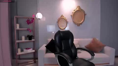 Snapshot of lizzhamilton_ chatting on September 15, 2025, 8:42 pm Lizzi  online show from September 15, 2025, 8:42 pm