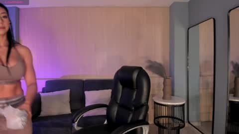 Snapshot of lizzhamilton_ chatting on September 19, 2025, 12:50 pm Lizzi  online show from September 19, 2025, 12:50 pm