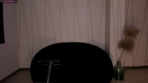 Lizzi  online show from November 23, 2025, 4:51 pm