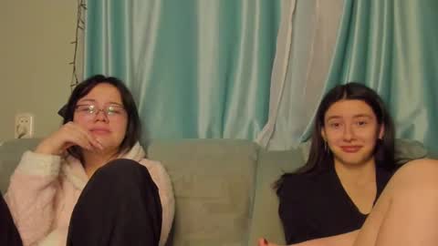 lizzi_muur online show from January 22, 2025, 3:40 pm